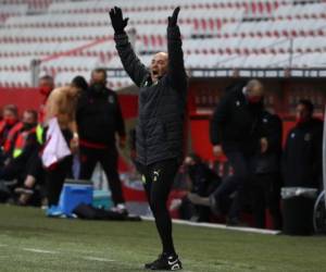 El entrenador argentino del Marsella, Jorge Sampaoli, reacciona durante el partido de fútbol francés L1 entre Niza y el Marsella en el estadio 'Allianz Riviera' de Niza. Foto: AFP.