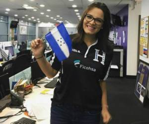 La bella Carmen Boquin luciendo desde Bein Sport la camisa de la Selección de Honduras. Foto: Facebook/CarmenBoquin