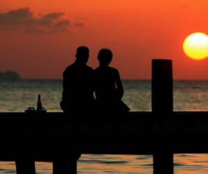 Los muelles de Roatán siempre son ideales para ver atardeceres románticos.