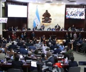 Después de más de tres horas de espera, la sesión del Congreso Nacional culminó sin consensos por parte de los partidos.