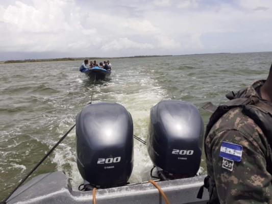 Las personas fueron rescatadas por la Fuerza Naval de Honduras.