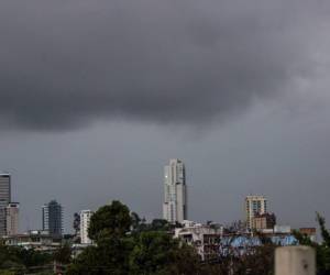 Imagen de archivo del cielo de Tegucigalpa, capital de Honduras, previo a una tormenta.