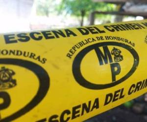 Agentes de investigación de la Policía Nacional acordonaron el área para registrar las evidencias de la escena y levantar los cuerpos.