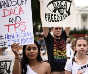 Alrededor de 130 mil solicitudes de renovación de DACA fueron entregadas antes del 5 de octubre cuando terminó el plazo. Foto: AFP