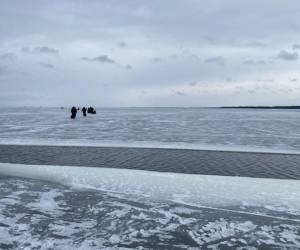 Preocupados de que algunos de los aislados en el hielo no fueran conscientes de la situación, las autoridades activaron un sistema de alerta a través de teléfonos móviles.