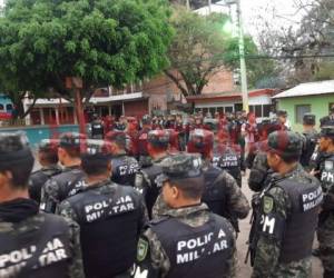 Miembros de Fusina, minutos antes de comenzar los patrullajes en el sector de Suyapa.