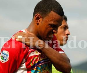 Rony Martínez quedó afectado por la brutal acción de Luis López, quien fue amonestado con tarjeta roja, foto: El Heraldo.