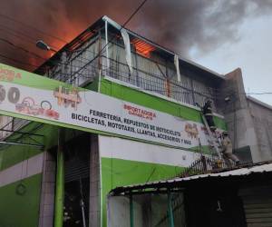 Un fuerte incendio se desató la tarde del domingo -11 de febrero- en un sector comercial de la capital hondureña, Tegucigalpa, causando pérdidas considerables en varios negocios cercanos a Casa Alianza.