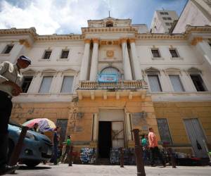 El antiguo Palacio Municipal resguarda secretos históricos desde el siglo pasado en conmemoración a Francisco Morazán. Faltan 18 años para abrir una de las cápsulas del edificio.