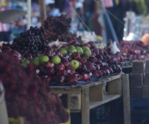 El alza en los precios de frutas importadas como manzanas y uvas siempre se registra para la temporada navideña