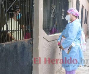 Las brigadas siguen recorriendo barrios y colonias de Juticalpa, el municipio con mayor incidencia de casos positivos de covid-19. Foto: El Heraldo