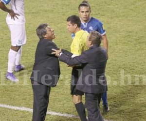 El DT Jorge Luis Pinto fue castigado por la Fifa por el pleito con el extécnico de la Selecta Ramón Maradiaga (Foto: EL HERALDO)