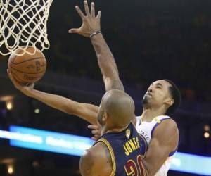 Los Golden State Warriors derrotaran este jueves al campeón defensor Cleveland Cavaliers. Foto AFP