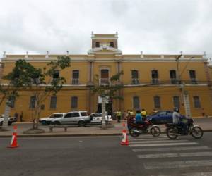 El reloj público ubicado en el Hospital General San Felipe requiere de una reparación, esta se realizará sin alterar la originalidad del mismo en los próximos días. Foto: Alex Pérez/El Heraldo