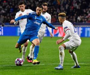 Pese a la diferencia de calidad entre ambos equipos y a que Cristiano Ronaldo asustó de inicio con un centro-chut al que no llegó el colombiano Juan Cuadrado por centímetros (4), el Lyon salió dispuesto a plantar cara a la todopoderosa Juventus. Foto: AFP