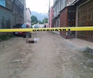 El cuerpo de la víctima quedó tirado sobre la calle. Foto: Cortesía.