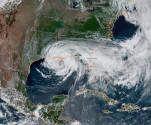 Se espera que Cristóbal deje hasta 38 centímetros de lluvia en algunas partes de la costa. Foto: AFP.