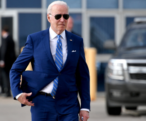 Biden lanzó por primera vez la acusación en contra de Putin durante un discurso sobre el alza de los precios de la gasolina.