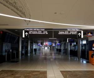 Una terminal vacía B se muestra en el Aeropuerto Internacional Hartsfield-Jackson de Atlanta el 20 de abril de 2020 en Atlanta, Georgia. Foto: Agencia AFP.