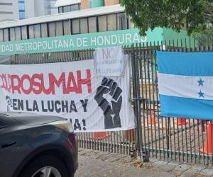 Desde el pasado viernes, el grupo de maestros se tomó las instalaciones del Colprosumah en la capital.