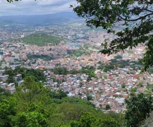 Esta es la vista de la capital desde la altura de El Picacho, lugar donde está la mejor panorámica de la ciudad; también hay un zoológico.