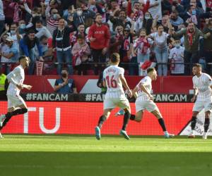 El Sevilla se afianzó en la segunda posición como el más cercano perseguidor del Real Madrid.