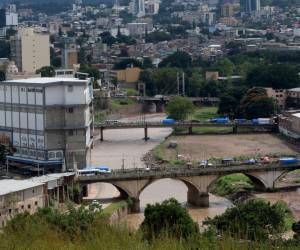 El río Choluteca se ha considerado por años como la línea divisoria entre Tegucigalpa y Comayaguela. Los expertos consideran que su cauce debería ser aprovechado para el desarrollo integral de las ciudades.