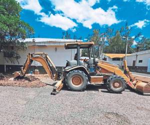 Las autoridades estatales observaron el inicio del proceso de construcción del búnker que tiene un costo de 50 millones de lempiras.