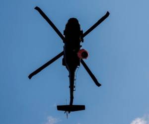 Fotografía de archivo donde se ve un helicóptero black hawk.