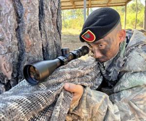 El youtuber japonés más famoso y querido de Honduras se convirtió este sábado en el primer “<b>Comando Cobra Honorario</b>” por parte de las <b>Fuerzas Especiales</b>, tras completar un duro entrenamiento de cinco días. A continuación una recopilación de los mejores momentos que vivió Shin en su práctica.