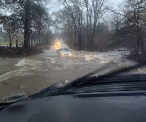 Las elecciones en St. Louis, Missouri, enfrentaron obstáculos considerables debido a lluvias récord que causaron inundaciones masivas.