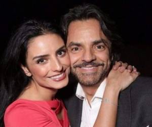 El comediante mexicano Eugenio Derbez compartió esta fotografía en sus redes sociales para felicitar a su hija por el nacimiento de su retoño.