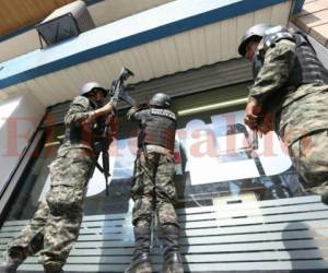 Militarizadas permanecieron las oficinas de la DEI a nivel nacional cuando fueron despedidos los empleados, foto: Alex Pérez/El Heraldo.