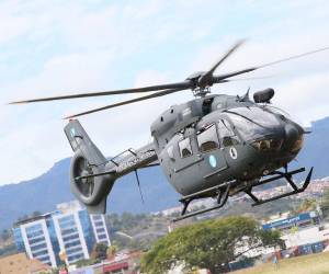 Dos helicópteros Airbus H-145 D3 entregados a la Fuerza Aérea Hondureña listos para su despliegue fueron presentados este jueves para ser utilizadas en misiones humanitarias, rescate, protección ambiental y combate al narcotráfico.