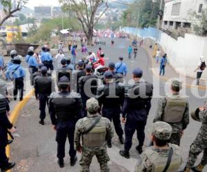 Un fuerte dispositivo policial y militar está instalado a inmediaciones del estadio Nacional para garantizar la seguridad en el partido de vuelta de semifinales entre el Olimpia y Motagua.