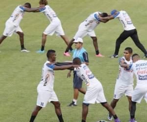 Los seleccionados y Jorge Luis Pinto entrenaron entre el dolor del 2-2 en el Cuscatlán y la fe que debe existir para clasificar al hexagonal final.