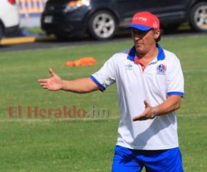 Pedro Troglio durante el entrenamiento de Olimpia la mañana de este martes. Foto: EL HERALDO