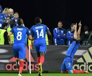 Los franceses celebran una de las anotaciones en el partido ante Islandia.