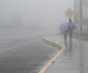 En la imagen se muestra las fuertes lluvias en los países centroamericanos causadas por la tormenta tropical Pilar.