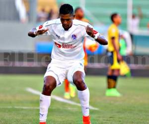 Carlo Costly marcó un doblete para Olimpia ante Real España y se metió entre los goleadores del torneo. Foto: Juan Salgado / Grupo Opsa.