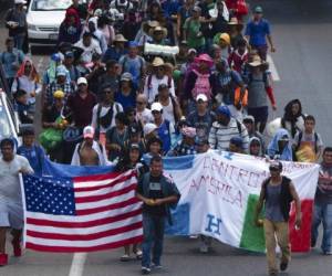 El objetivo de estas iniciativas, explicó el INM en el comunicado, es lograr que “la movilidad internacional de las personas sea ordenada, regular y segura” y no en caravana como ha sucedido meses atrás. (Foto: AP)