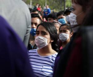 La autoridad sanitaria dijo que los municipios que mantengan una baja transmisión de la Covid-19 podrán levantar las medidas de distanciamiento social el 17 de mayo. Foto: Agencia AFP.