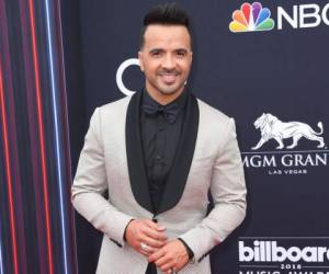 Luis Fonsi recibió el premio a la Mejor canción del Top 100 por 'Despacito'.