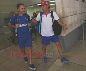 Pedro Troglio al momento de llegar al aeropuerto internacional de Toncontín. Foto: Johny Magallanes / El Heraldo