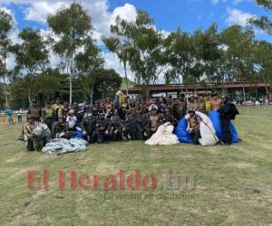 Fotografía del equipo de las FFAA que engalanará los cielos este 15 de septiembre.