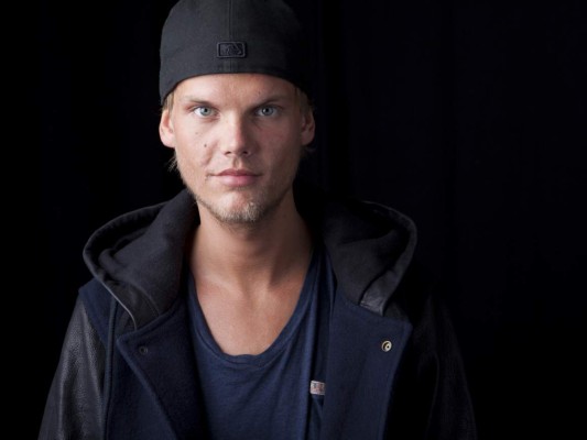 En esta foto del 30 de agosto del 2013, el productor y DJ sueco Avicii posa en Nueva York. (Foto por Amy Sussman/Invision/AP, Archivo).