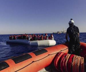 Las llegadas al archipiélago español han aumentado desde finales de 2019, en paralelo a la reducción del flujo migratorio en el Mediterráneo occidental debido a un patrullaje más intenso.