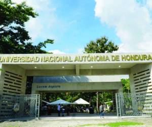 Entrada principal de la Universidad Nacional Autónoma de Honduras en el Valle de Sula.