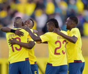 Los jugadores de Ecuador celebran el triunfo ante Venezuela (Foto: AFP)