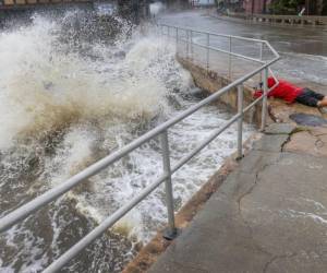 La semana para los floridanos comenzó así con estos preparativos de residentes que aún tratan de recuperarse de Helene.